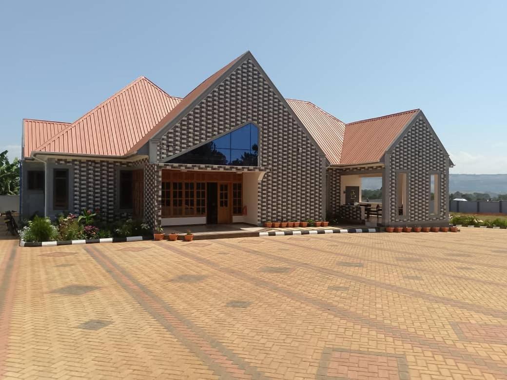 Space Lodge And Tours Muleba Exterior photo